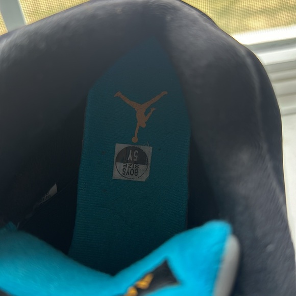 Retro 5, never worn - Picture 7 of 7